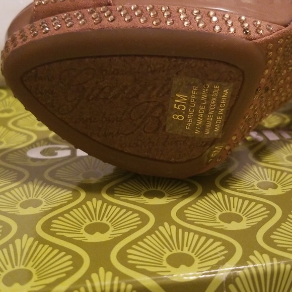 Shoes - Picture 4 of 4